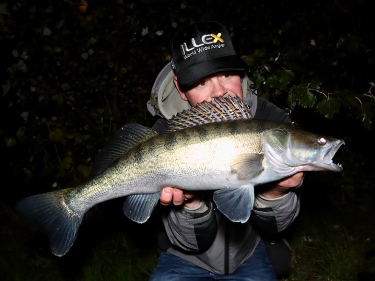 OP EIGEN BEENTJES…